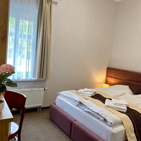 Park Hotel Dobrodzien ภายนอก รูปภาพ