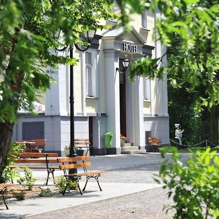 Park Hotel Dobrodzien ภายนอก รูปภาพ