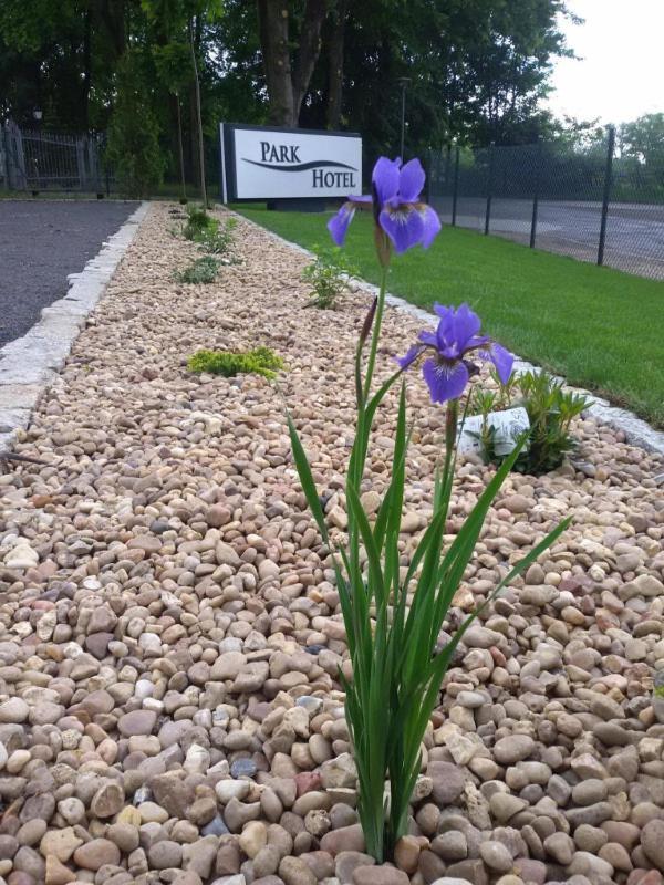 Park Hotel Dobrodzien ภายนอก รูปภาพ